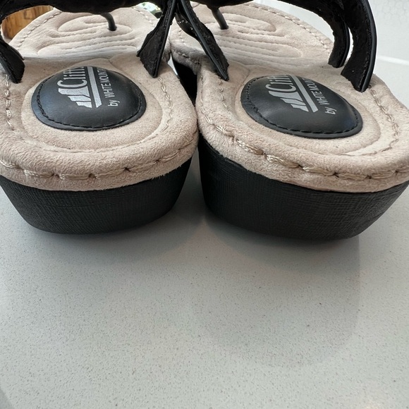 Cliffs by White Mountain Cynthia Thong Sandal size 7.5 m - Picture 7 of 7